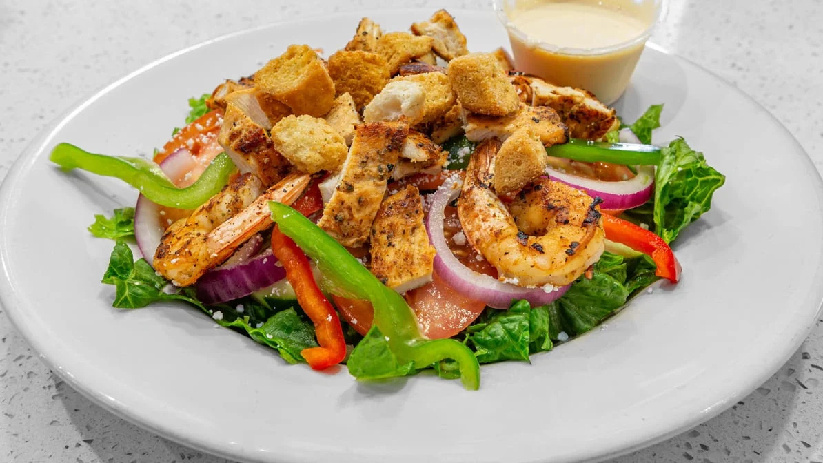 Ensalada de Pollo Asado - Fresh grilled chicken salad, light and flavorful
